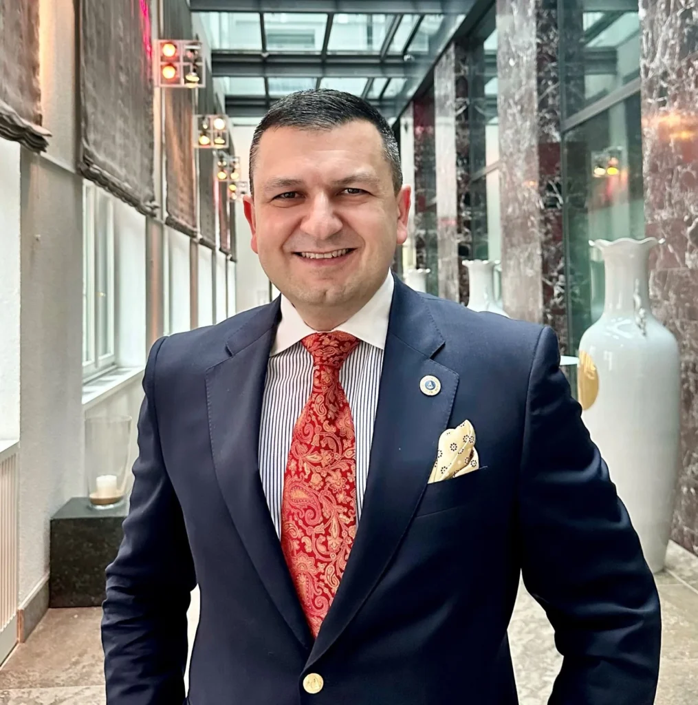  Dr. Ali Tinazli, CEO of lifespin GmbH