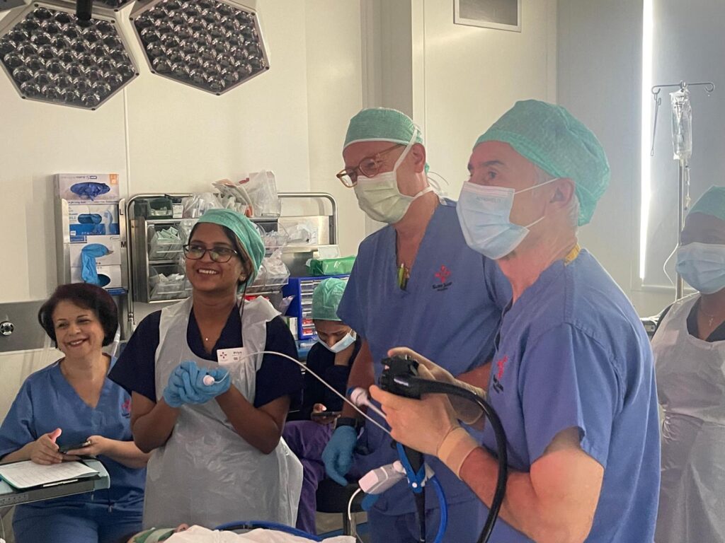 Mr. Andrejevic and Dr. A. Formiga, along with the team, during a surgery